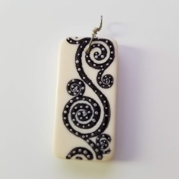 Vintage 90s Artist Repurposed Domino Pendant, Scroll Design Black White Art Boho - Picture 1 of 7